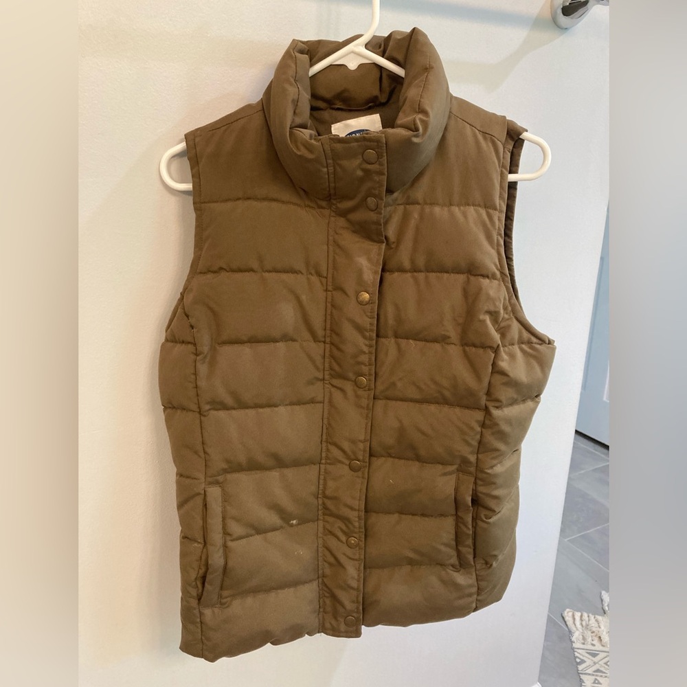 Old Navy medium brown Puffer vest with zipper, two pockets.
